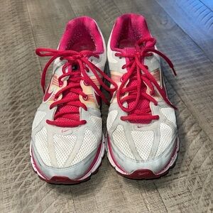 Nike for women! Gently used Pegasus 28